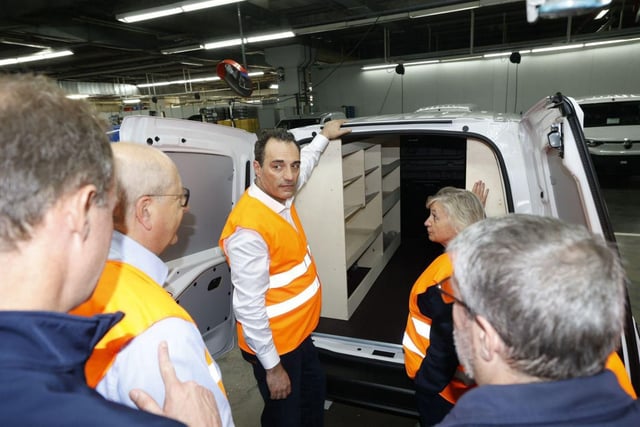 El CEO de Stellantis, Antonio Filosa, en su primera visita oficial a Balaídos en mayo.