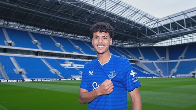 Everton sign Adam Aznou from Bayern Munich on a four-year deal