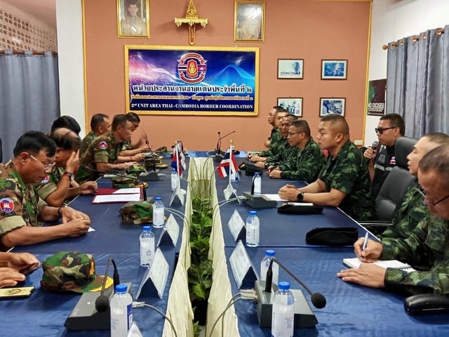 Los comandantes militares regionales de Tailandia y Camboya se reunieron el martes por la mañana en las zonas fronterizas para discutir la implementación del alto el fuego. Foto: Xinhua/Fuerzas Armadas Reales Tailandesas