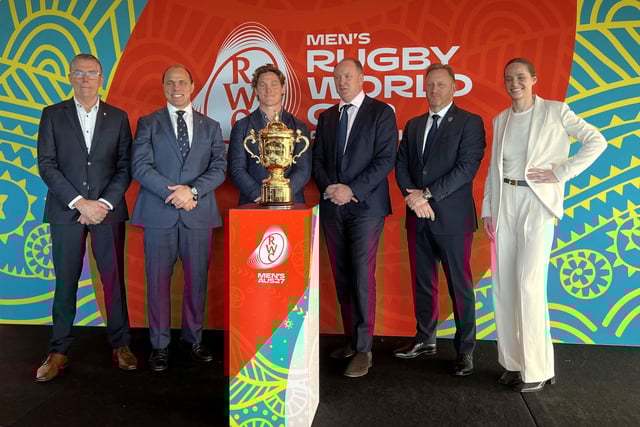 Rugby Union - 2027 Rugby World Cup Ticketing Launch - Museum of Contemporary Art, Sydney, Australia - July 29, 2025 (L-R) Chris Stanley, Managing Director, Rugby World Cup Australia, Rugby Australia Chief Executive Phil Waugh,  former Wallabies captain Michael Hooper, Chairman of World Rugby Brett Robinson, World Rugby Chief Executive Officer Alan Gilpin and former Australia sevens player Chloe Dalton pose with the Webb Ellis Cup at the launch of the ticketing for the 2027 Rugby World Cup REUTERS/Nick Mulvenney