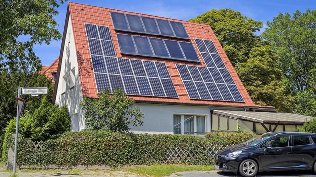 Wohnhaus mit Solar-Anlage.