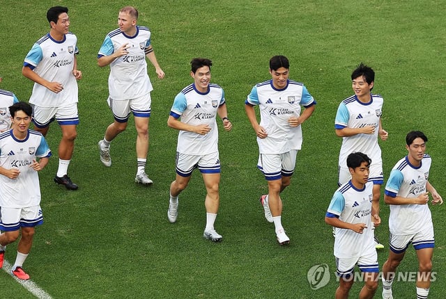 Members of Team K League participate in an opening training session at Suwon World Cup Stadium in Suwon, Gyeonggi Province, on July 29, 2025, the eve of their match against Newcastle United. (Yonhap)