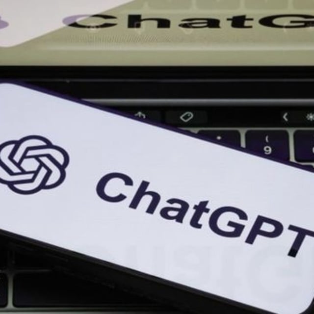 Wenn du ChatGPT Plus nicht mehr nutzen willst, kannst du das Abo ganz einfach kündigen. Öffne dafür die Webseite von ChatGPT und melde dich mit deinem Account an. Sobald du eingeloggt bist, klickst du auf der linken Seite auf den Bereich „Abos anzeigen“. Dort findest du den Punkt „Verwalte mein Abonnement“.