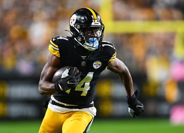 George Pickens #14 of the Pittsburgh Steelers in action during the game against the Dallas Cowboys at Acrisure Stadium on October 6, 2024 in Pittsburgh, Pennsylvania.
