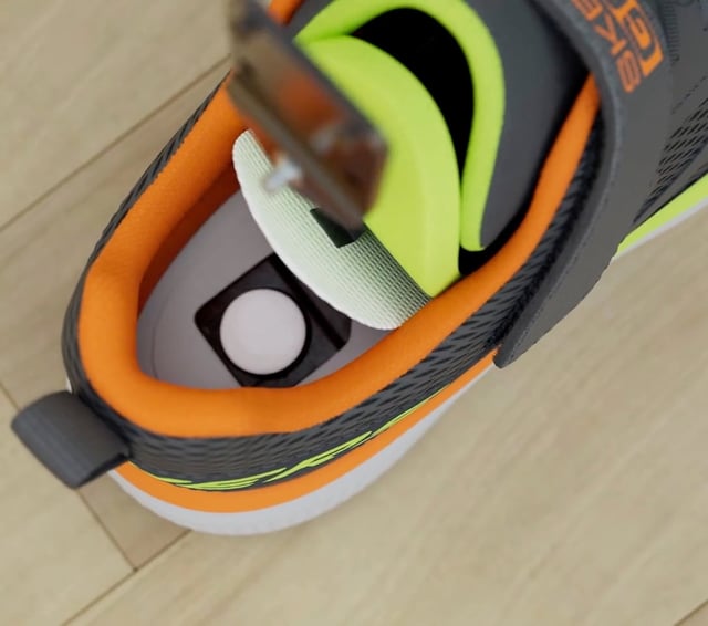 An AirTag compartment underneath footbed. Image: Sketchers