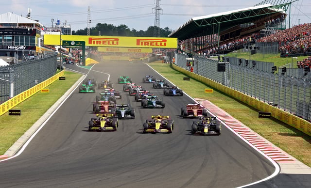 Formula One F1 - Hungarian Grand Prix - Hungaroring, Budapest, Hungary - July 21, 2024 McLaren's Oscar Piastri, McLaren's Lando Norris and Red Bull's Max Verstappen in action at the start of the race REUTERS/Bernadett Szabo/ File Photo