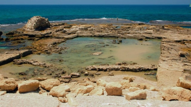 Caesarea harbour: an example of underwater Roman concrete technology on a large scale
