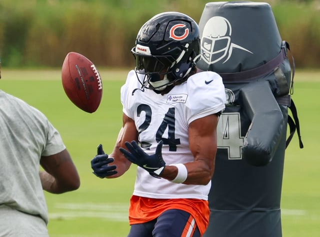 Bears cornerback Nick McCloud juggles a pass but finally catches it during training camp at Halas Hall on Tuesday, July 29, 2025, in Lake Forest. (Stacey Wescott/Chicago Tribune)