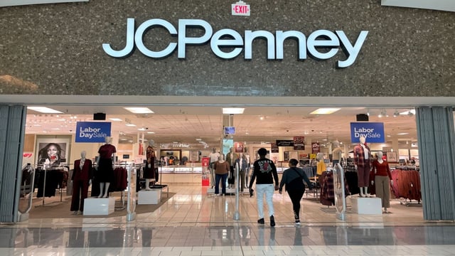 JCPenney strikes $947 million deal to sell 119 store properties.