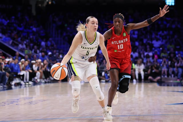 Paige Bueckers #5 of the Dallas Wings is defended by Rhyne Howard #10 of the Atlanta Dream d1h at College Park Center on June 24, 2025 in Arlington, Texas.