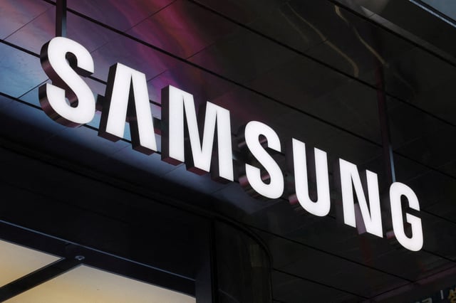 The logo of Samsung Electronics is seen at the company's store in Seoul, South Korea, April 15, 2025. REUTERS/Kim Hong-Ji/File Photo