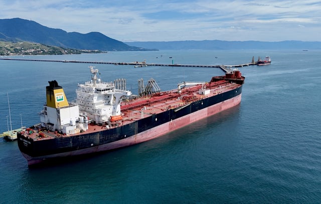 A drone view of an oil tanker at Petrobras distribution terminal operated by Transpetro, the largest oil and gas transportation company of Brazil in Sao Sebastiao, in the state of Sao Paulo, Brazil January 4, 2025. REUTERS/Jorge Silva/File Photo