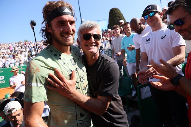 Tennis - ATP Masters 1000 - Monte Carlo Masters - Monte-Carlo Country Club, Roquebrune-Cap-Martin, France - April 17, 2022 Greece's Stefanos Tsitsipas celebrates with his father Apostolos Tsitsipas REUTERS/Denis Balibouse/File Photo