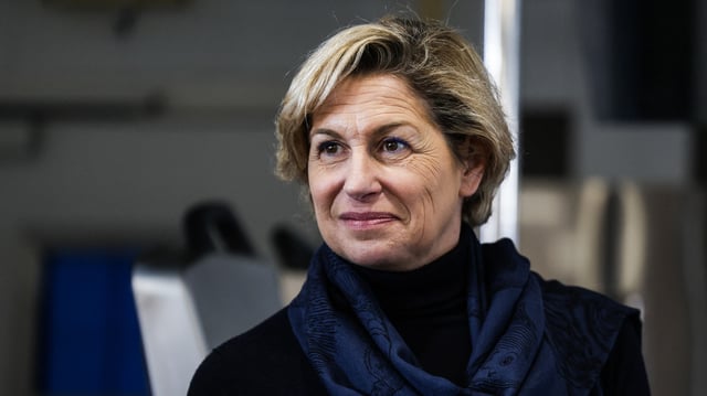 Taxe sur les billets d'avions: la ministre du Tourisme se dit favorable à sa suppression et tacle Ryanair