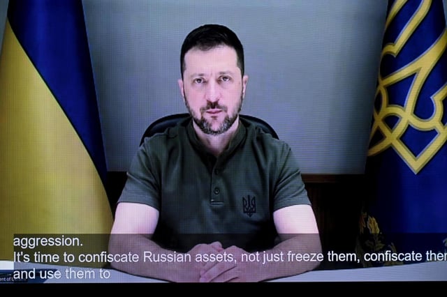 El presidente de Ucrania, Volodymyr Zelenskyy, durante una comparecencia a través de internet en la conferencia Helsinki+50 en Helsinki, Finlandia, el jueves 31 de julio de 2025. (Mikko Stig/Lehtikuva via AP)