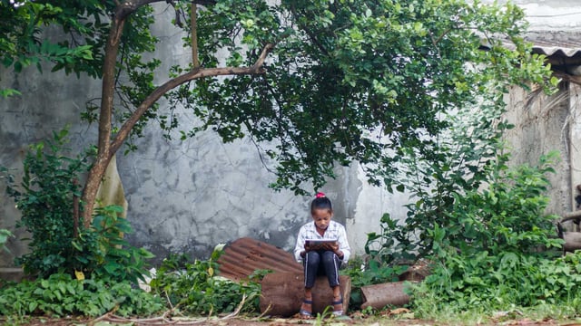 With limited access to indoor cooling or study spaces, Kavya Waghmare often studies under trees. (Image credit: Sanket Jain)
