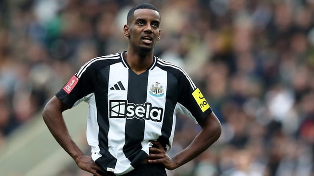 Der Transfer von Alexander Isak zum FC Liverpool droht zu platzen – und das hat mit einem Bundesliga-Star zu tun.