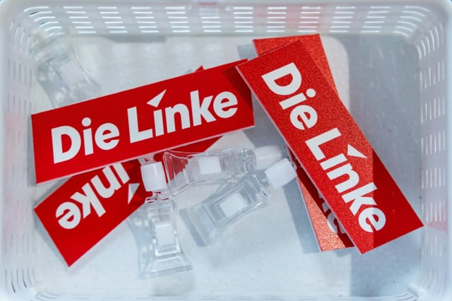 In Mecklenburg-Vorpommern ist ein Landtagsabgeordneter der Linken an einem Infostand seiner Partei von einem Mann attackiert worden. Der Verdächtige ist polizeibekannt, die Linke sprach von einem Rechtsextremen.