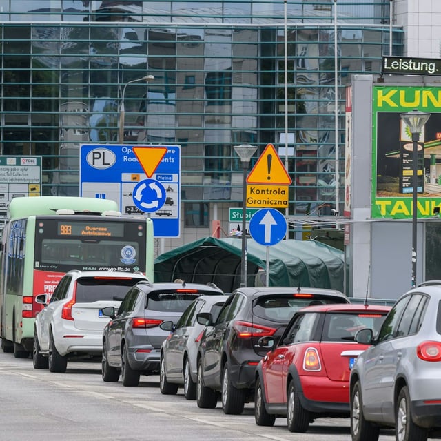 Die Kontrollen an der deutsch-polnischen Grenzen haben auf beiden Seiten zu Staus geführt.
