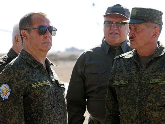 Hat sich seit dem russischen Angriff auf die Ukraine zu einem der größten Hardliner entwickelt: Dmitri Medwedew (l.).
