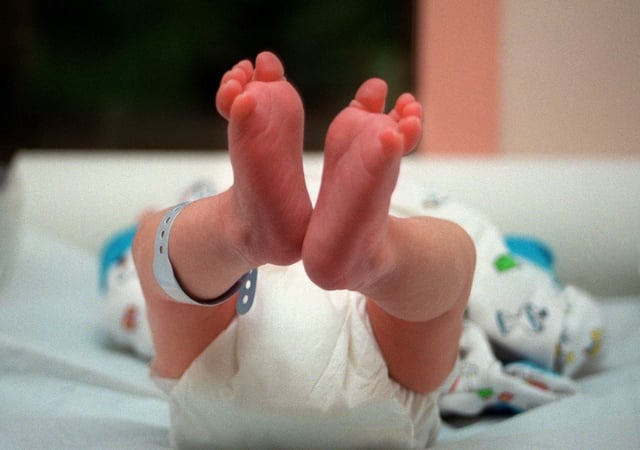 Entre janvier et juin, 317.340 bébés ont vu le jour en France, contre 326.401 au premier semestre 2024, selon l'Institut national de la statistique (Insee) le 31 juillet 2025