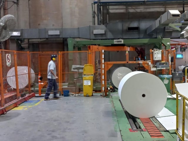 Planta de Arauco, fabricante de madera, paneles y celulosa para distintos tipos de papel y pañales.