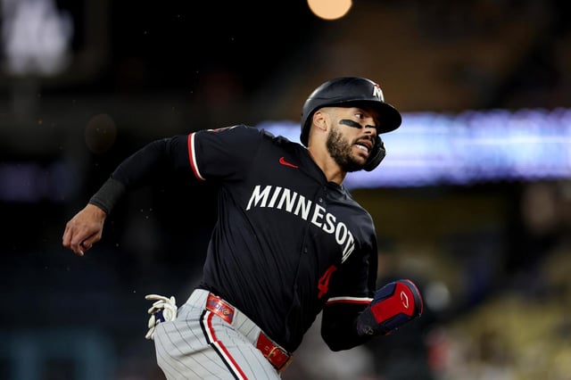 Carlos Correa de los Mellizos de Minnesota corre hacia el plato durante la novena entrada ante los Dodgers de Los Ángeles el martes 22 de julio del 2025. (AP Foto/Eric Thayer)