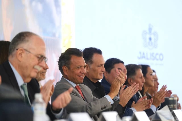 El titular del Ejecutivo también solicitó apoyo a la federación, para construir un segundo acueducto de lago de Chapala a Guadalajara.