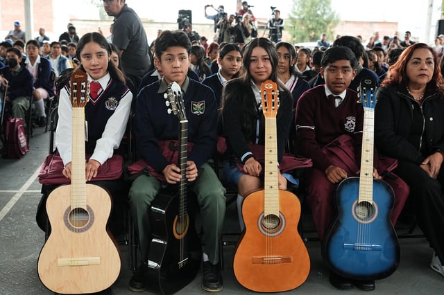 Los estudiantes de secundarias públicas de Michoacán podrán ser formados con educación artística, informó Mario Delgado, titular de la SEP.