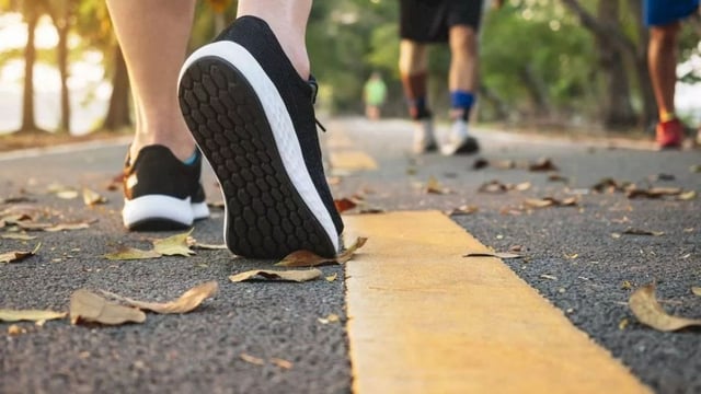 Una caminata diaria reduce varios problemas de salud.