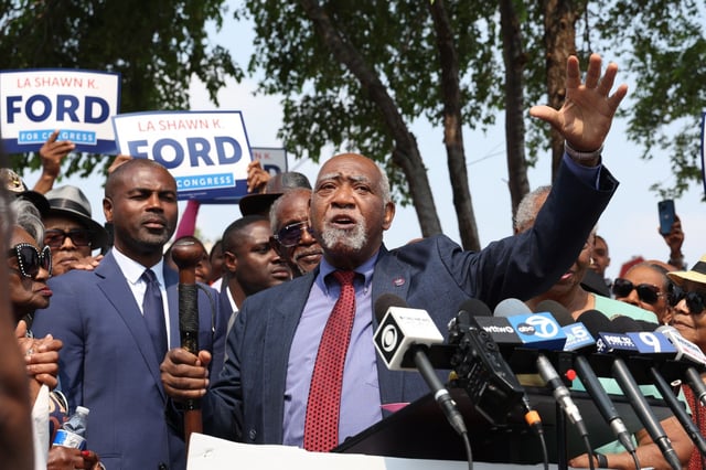 Standing next to state Rep. La Shawn Ford, U.S. Rep. Danny Davis announces he will retire in 2027 and not run for a 16th term. Davis endorsed Ford to succeed him. (Antonio Perez/Chicago Tribune)