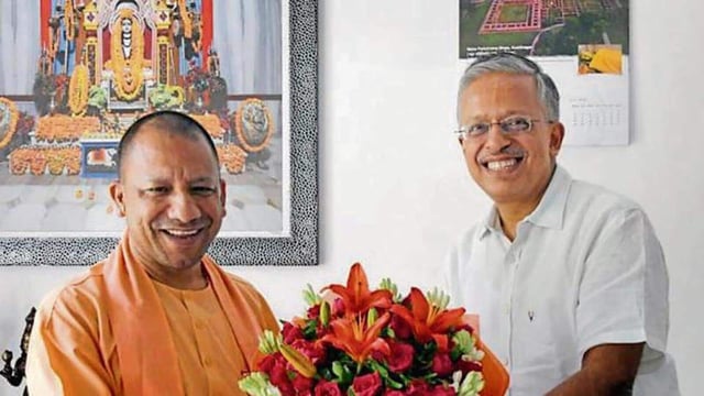 Uttar Pradesh chief minister Yogi Adityanath with newly appointed chief secretary Shashi Prakash Goyal. (HT)
