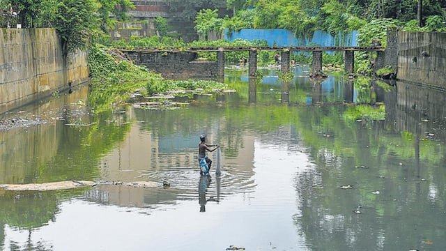 Mumbai, India. June 30, 2025: View of the polluted Mithi River at the Powai area of Mumbai. The Mithi River flows through Salsette Island, which is part of the city of Mumbai. Mumbai, India. June 3, 2025. (Photo by Raju Shinde/HT Photo) (Raju Shinde)