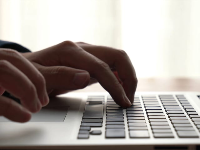 Der Laptop-Hersteller Lenovo warnt aktuell vor Sicherheitslücken bei seinen Produkten. (Symbolbild)