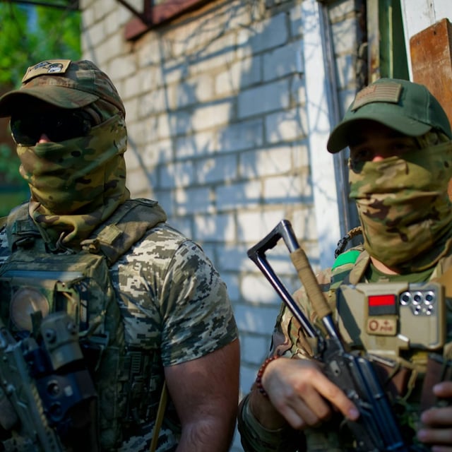 Zwei Soldaten der Internationalen Legion in der Ukraine
