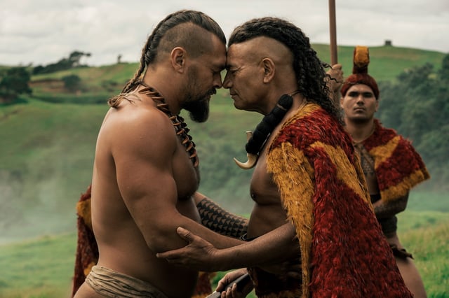 Jason Momoa as Ka'iana and Temuera Morrison as King Kahekili in "Chief of War."