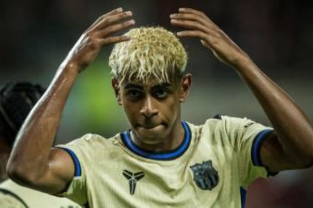 Lamine Yamal marcó sus primeros dos goles con la 10 del Barcelona