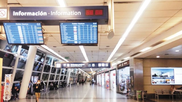 
         Decenas de vuelos fueron cancelados en Aeroparque a causa de las tormentas. 