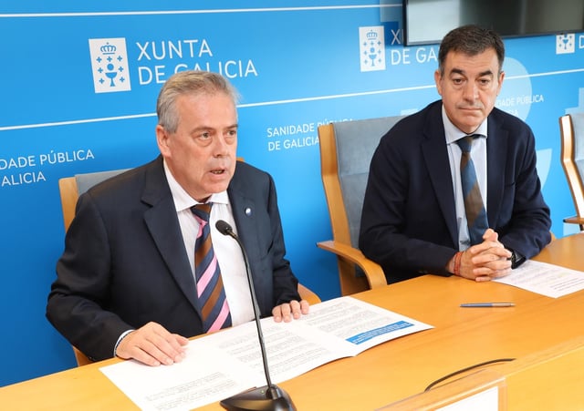 Antonio Gómez Caamaño y Román Rodríguez, durante su comparecencia en Santiago.
