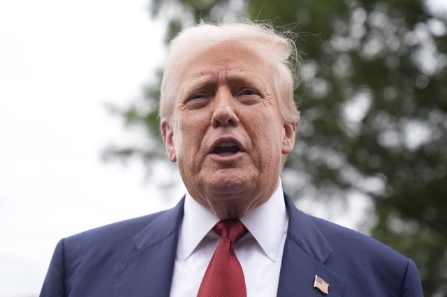 Trump habla con la prensa antes de subir al Marine One