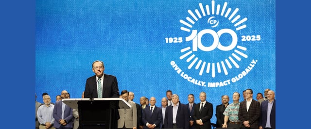 SBC Executive Committee President Jeff Iorg speaks during the June 10 afternoon session of the 2025 Southern Baptist Convention annual meeting in Dallas, leading messengers in celebrating 100 years of Cooperative Program giving. Behind him stand state convention executives, SBC entity leaders, and ethnic fellowship representatives, representing the collective strength and unity of Southern Baptists. Drawing from Joshua 4, Iorg urged messengers to honor God’s past provision and to inspire future generations toward continued cooperation in Gospel mission. (BP photo by Sonya Singh)