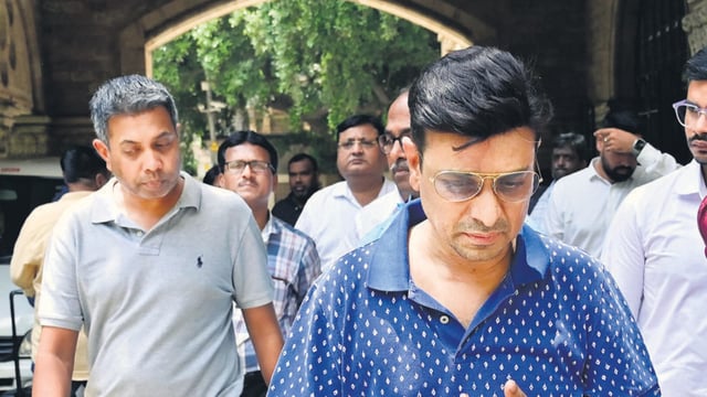Mumbai, India - May 7, 2025:EOW Dept of Mumbai Police arrested 2 accused Ketan Kadam and Jay Joshi Mithi River Desilting case and produced  at  Esplanade  Court, in Mumbai, India, on Wednesday, May 7, 2025. (Photo by Anshuman Poyrekar/ Hindustan Times) (Hindustan Times)