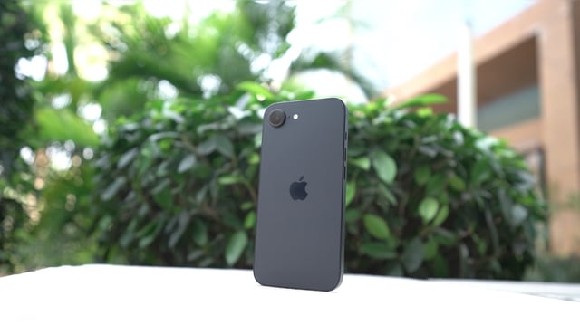 Apple iPhone 16e
