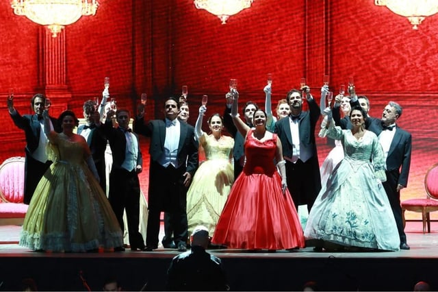 Castrelos también es ópera: 'La Traviata' deslumbra en Vigo