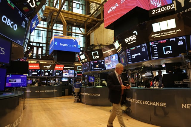 (250613) -- NEW YORK, June 13, 2025 (Xinhua) -- A trader is seen on the floor of the New York Stock Exchange in New York City, the United States, on June 13, 2025. U.S. markets sank on Friday, closing out a volatile week with losses after a dramatic escalation in Middle East tensions rattled global investors. The Dow Jones Industrial Average plunged 769.83 points, or 1.79 percent, to 42,197.79. The S&P 500 fell 1.13 percent to 5,976.97, while the Nasdaq Composite dropped 1.30 percent to 19,406.83. (Xinhua/Liu Yanan)