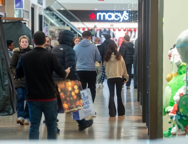 Shoppers walk the Westfarms Mall looking for Black Friday deals on Friday, Nov. 24, 2023. (Aaron Flaum/Hartford Courant)