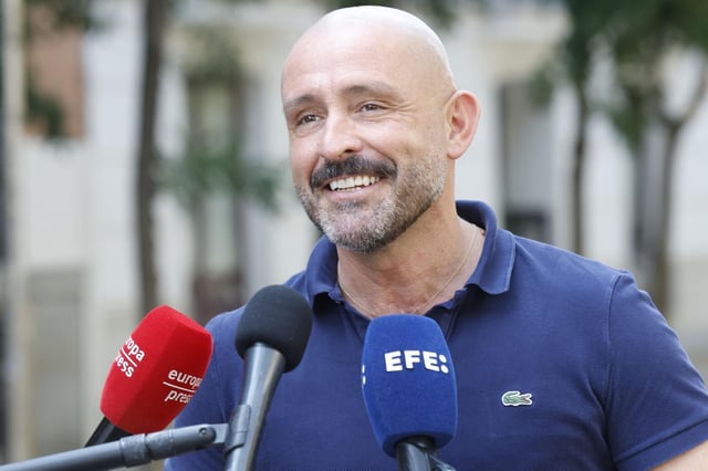 El vicesecretario de Educación e Igualdad del PP, Jaime de los Santos, ofrece declaraciones a los medios sobre temas de actualidad este sábado en Madrid. EFE/J.P. Gandul