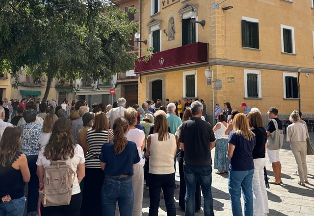 Minuto de silencio en Torelló por esta muerte