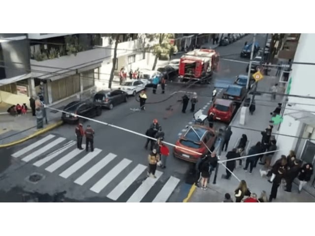 El incendio se originó en un edificio de 12 pisos ubicado en la esquina de Yatay y Avenida Rivadavia.