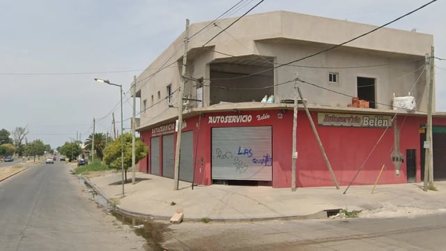 Dos delincuentes armados ingresaron al supermercado “Belén”, ubicado en 143 y 528 en La Plata.